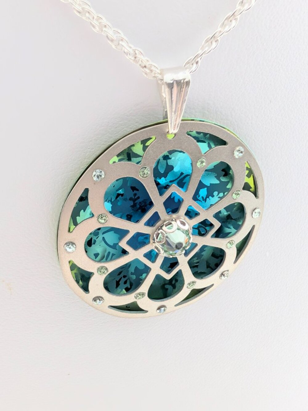NEW Holly Yashi Silver/Green Morning Light